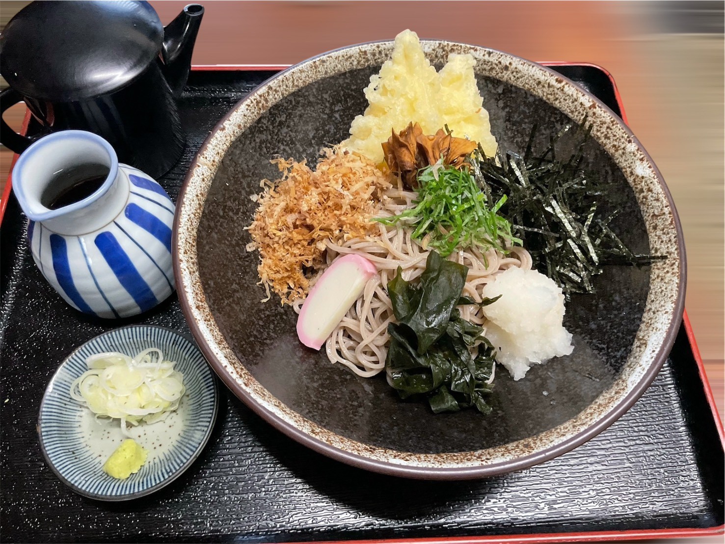 あたご亭の今月のそば 豆腐天そば